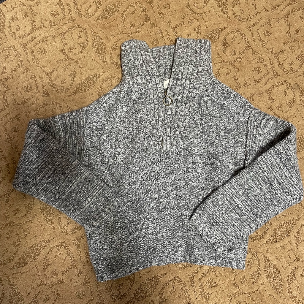 Universal Threads Grey Crop Pullover